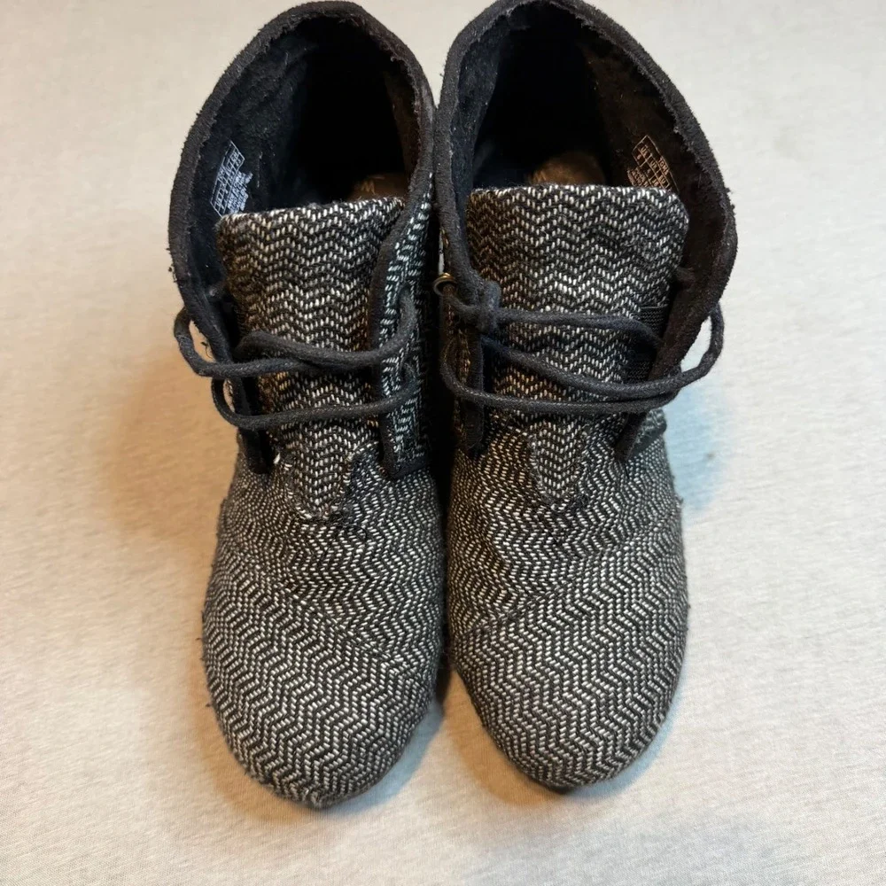 Toms desert wedge